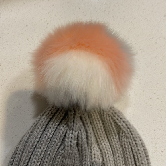 Brand New J Crew Ribbed Beanie with pink grey white faux fur Pom Pom - Picture 2 of 6